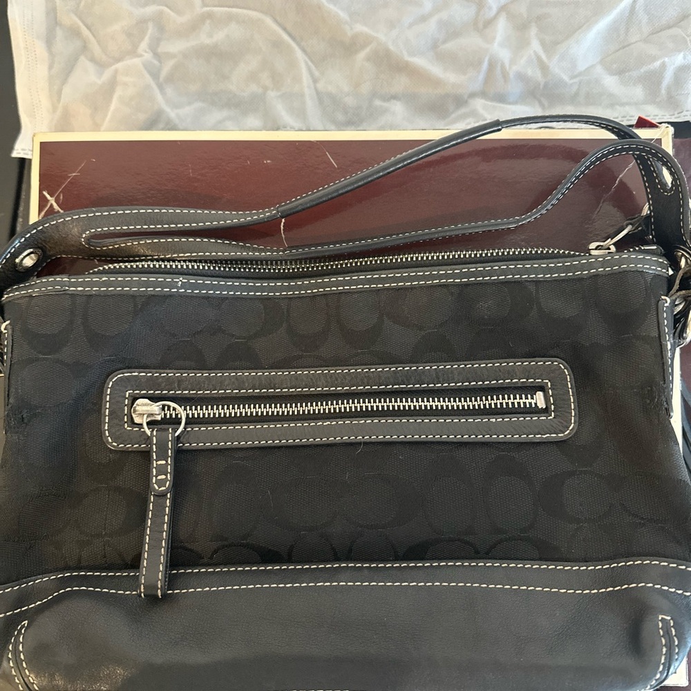 Coach Black Shoulder Bag with Structured Design and Silver Hardware - Picture 3 of 16